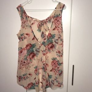 Floral back bowtie detail